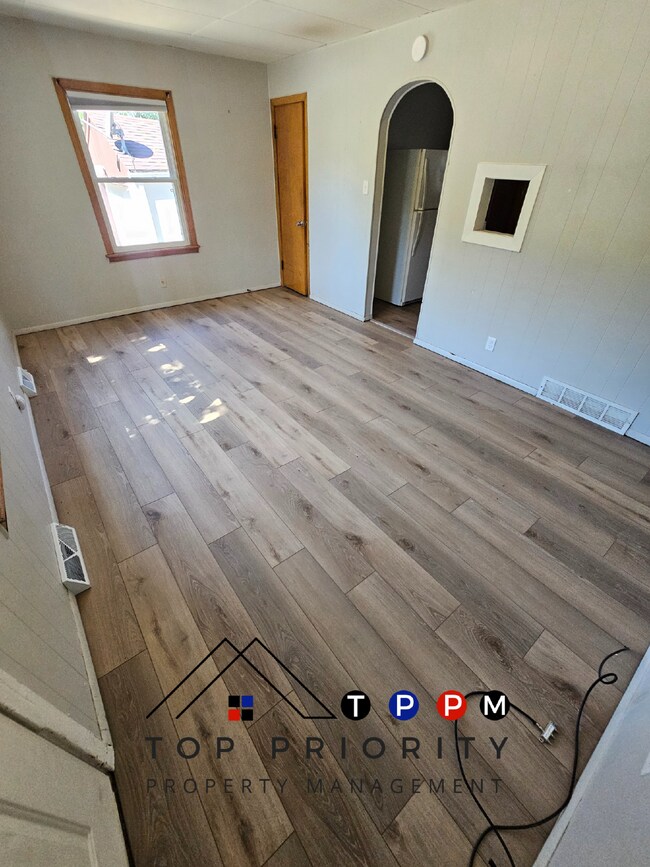 Building Photo - 3 Bedroom | 1 Bathroom Ranch-Style Home in...