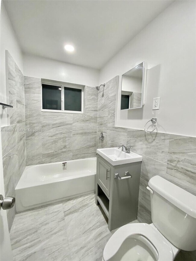 Foto del edificio - 64 NE 78th St