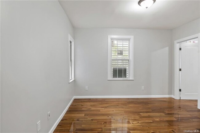 Building Photo - 77 Chatsworth Pl