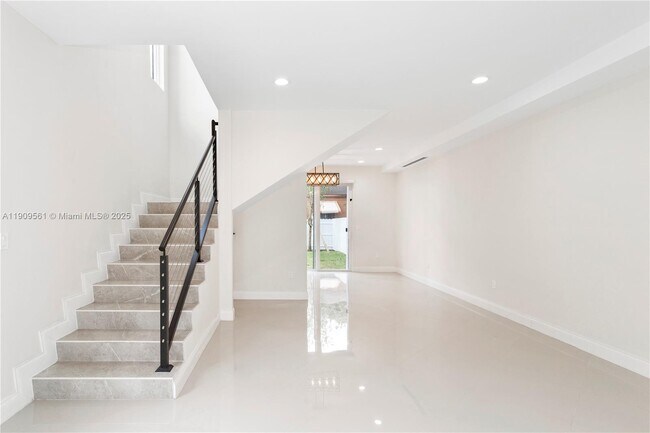 Foto del edificio - 1250 NW 39th St