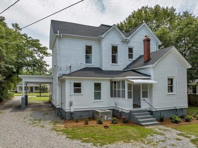 Foto del edificio - 909 Bellevue Ave