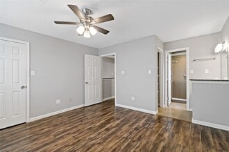 Building Photo - 542 Birdsong Dr