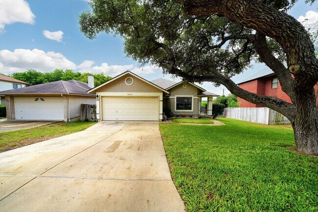 Building Photo - Charming 3-Bed Home with Ideal Entertainin...