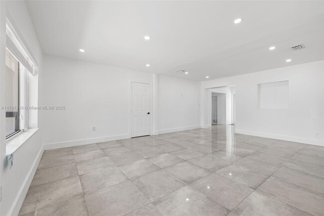 Building Photo - 6511 SW 31st St