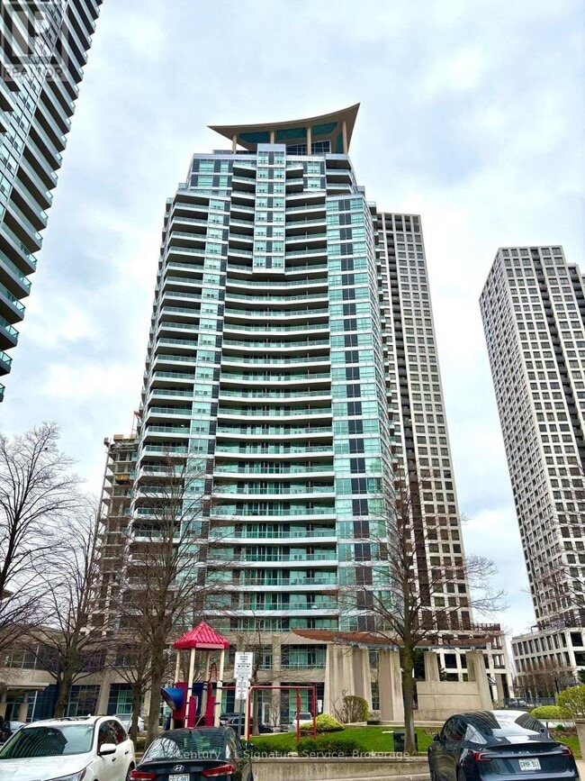 Building Photo - 33 Elm Dr W