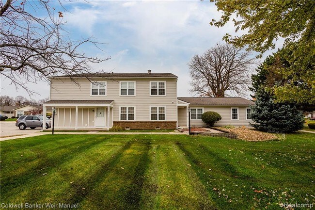 Foto del edificio - 39863 Village Wood Ln