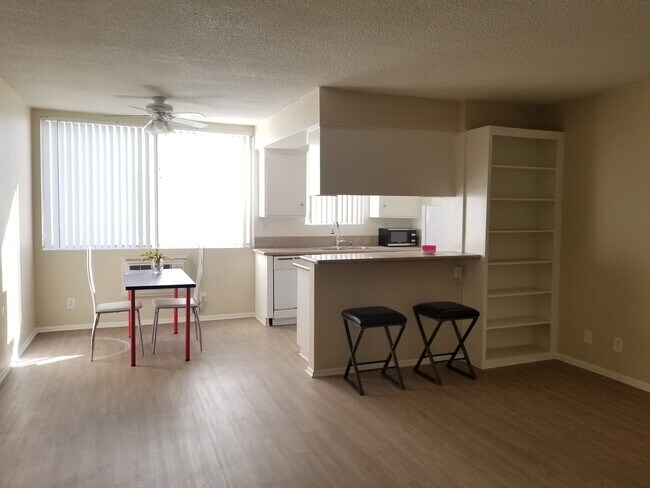 Foto del edificio - 456 S. Harvard Blvd