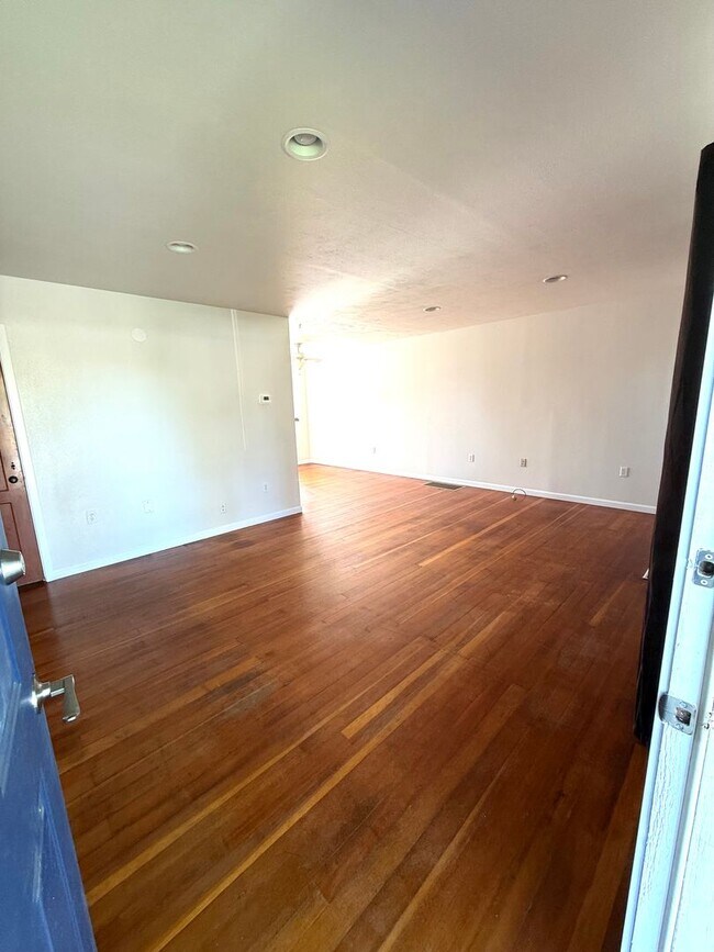 Foto del edificio - 502-504 Barth Ave