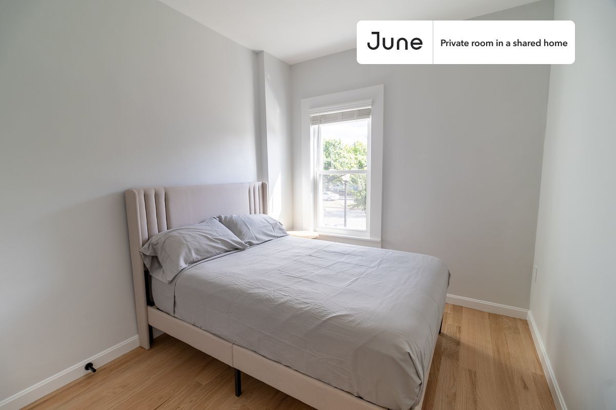 Room in Shared 3 bed/2 bath home - Room in Shared 3 bed/2 bath home