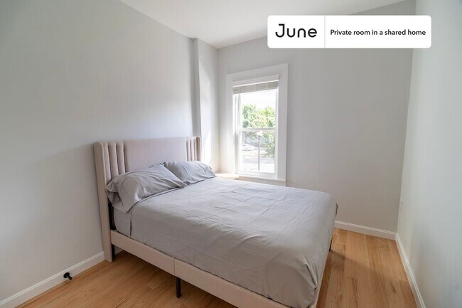 Building Photo - Room in Shared 3 bed/2 bath home in JFK/UMass