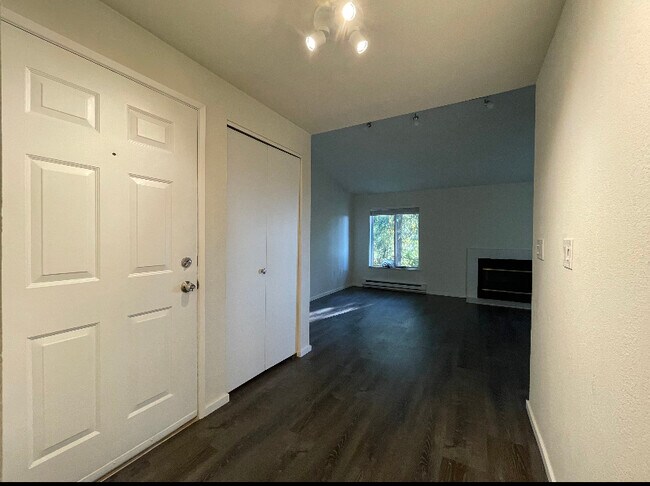 Foto del edificio - 4615 Grandview Dr W