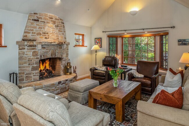 Building Photo - 3 br, 2 bath House - 3802 Lobos Cottage