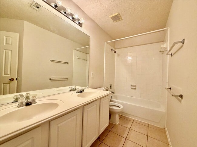 Building Photo - 7426 Maple Run Dr