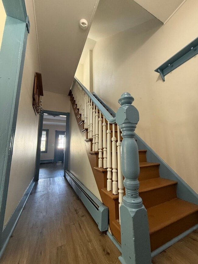 Building Photo - 117-119 Maplewood Rd