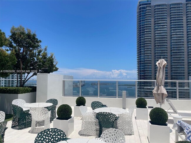 Foto del edificio - 1010 Brickell Ave