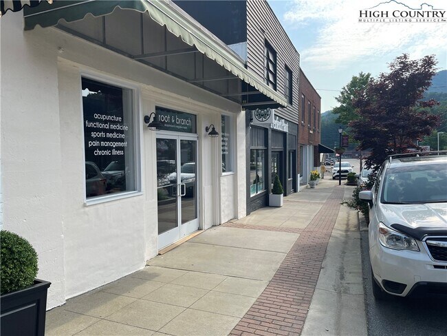 Foto del edificio - 15 E 2nd St