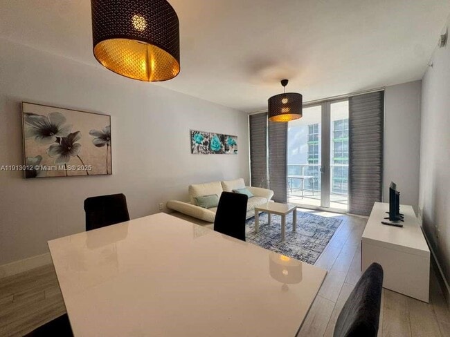 Foto del edificio - 488 NE 18th St