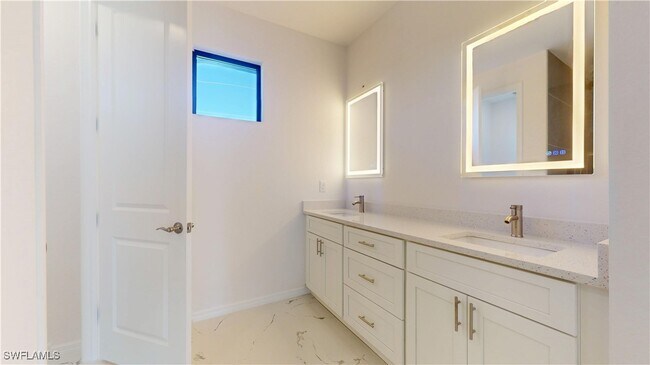 Foto del edificio - 2310 NW 26th Pl