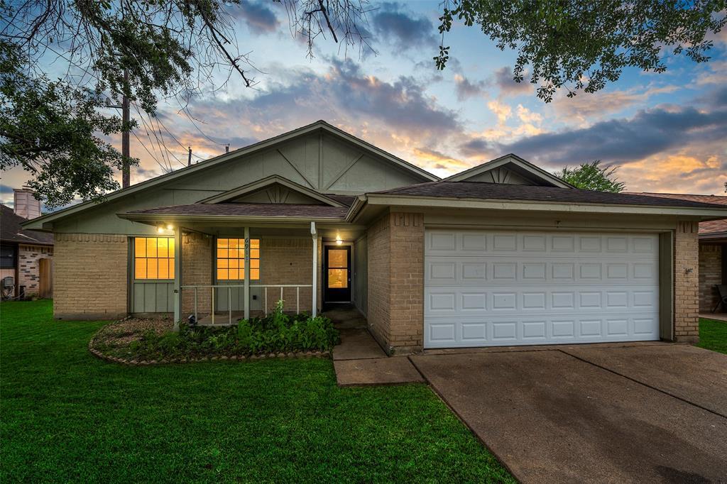 Foto principal - 6911 Prairie Village Dr