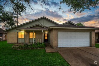 Building Photo - 6911 Prairie Village Dr
