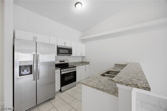 Building Photo - 1426-1428 Cape Coral Pkwy W