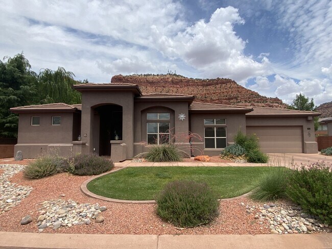 Foto del edificio - 463 Deadwood Dr