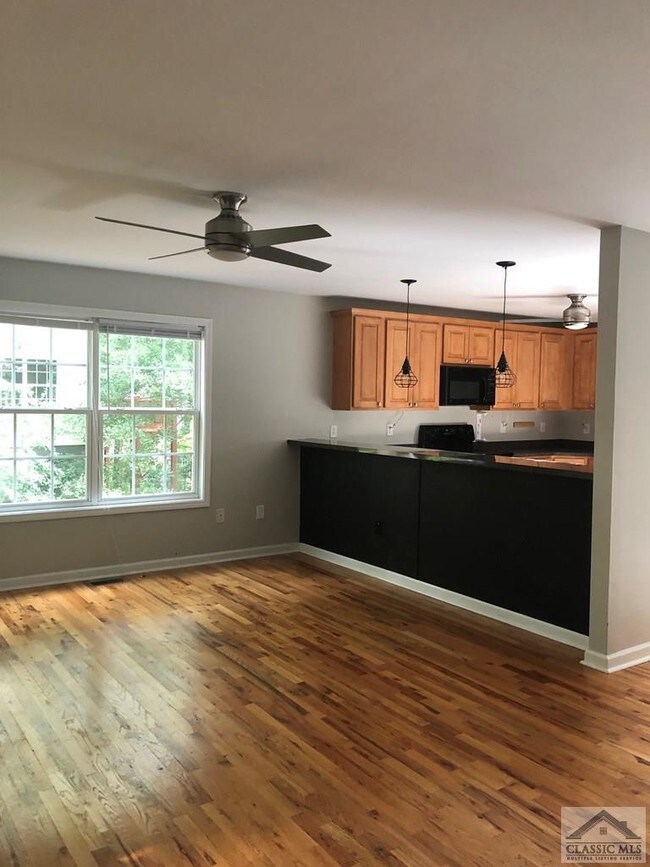 Foto del edificio - 240 Hodgson Dr