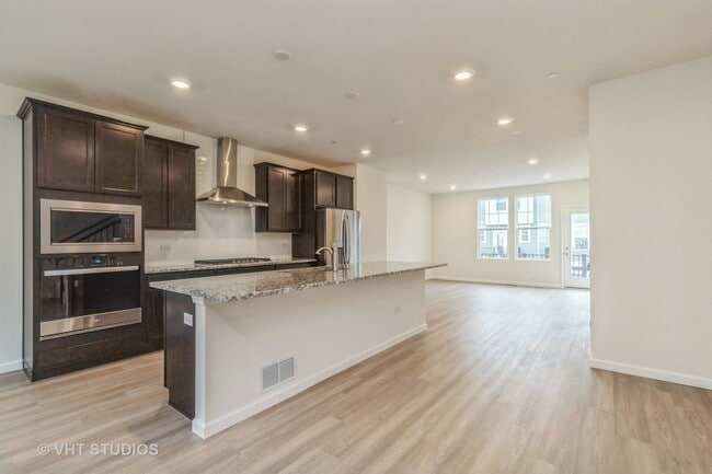 Foto del edificio - 155 Yorktown Ct