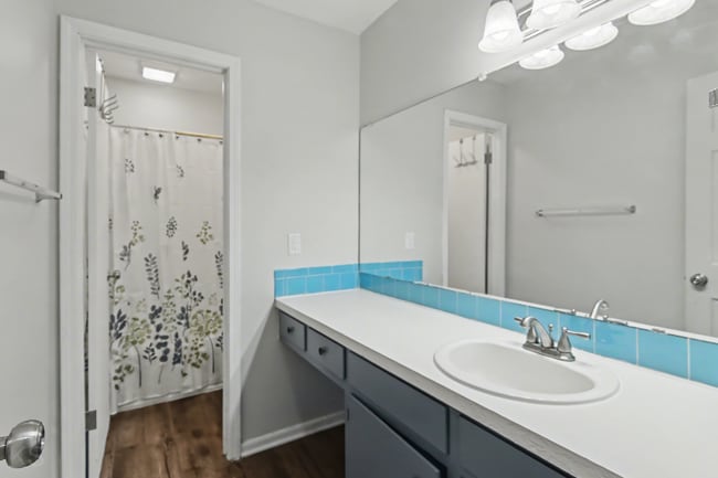 Building Photo - 600 S Missouri Ave