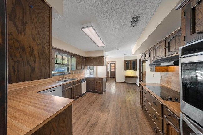 Foto del edificio - 9655 Sullivan Rd