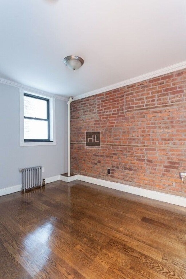 Building Photo - MULBERRY ST.