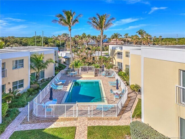 Foto del edificio - 3541 NE Ocean Blvd