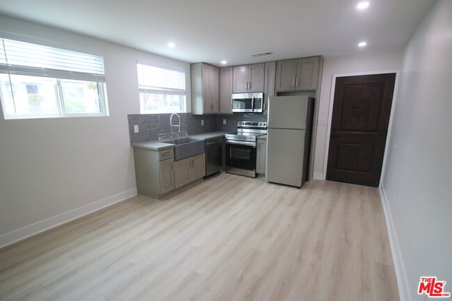 Building Photo - 3541 Homeland Dr