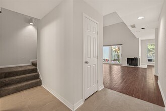 Building Photo - 7655 S Braeswood Blvd
