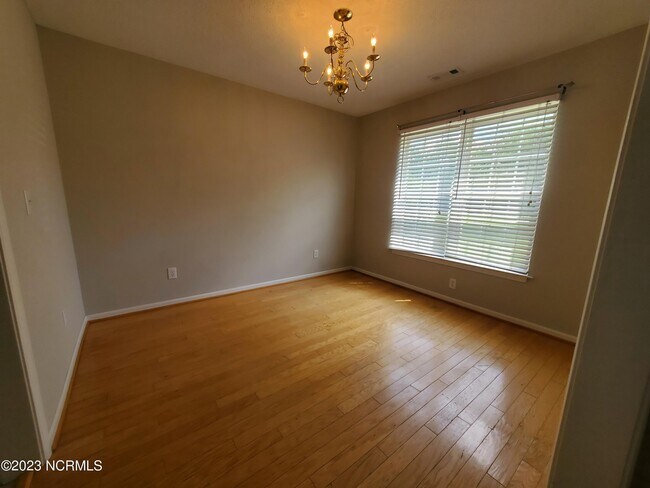 Foto del edificio - 301 Knoll Cir