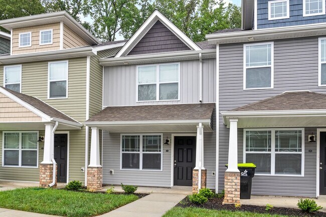 Building Photo - Pet Friendly Two Bedroom!