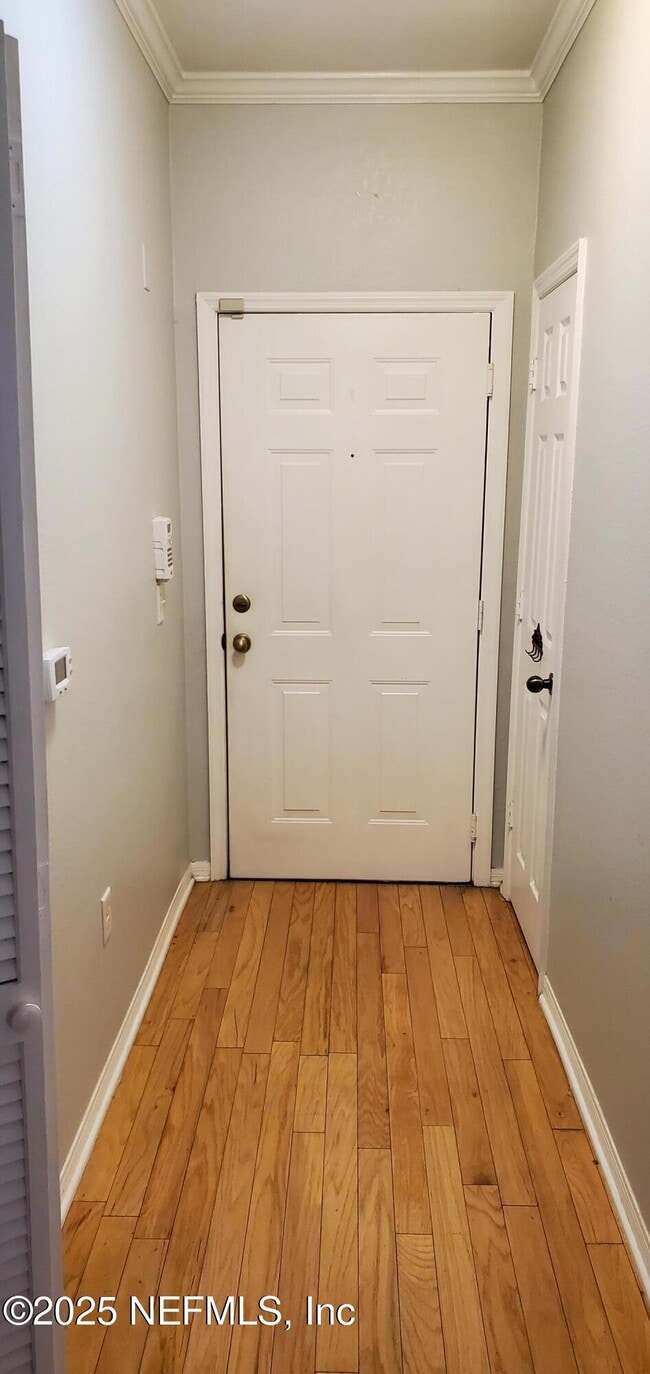 Foto del edificio - 7800 Point Meadows Dr