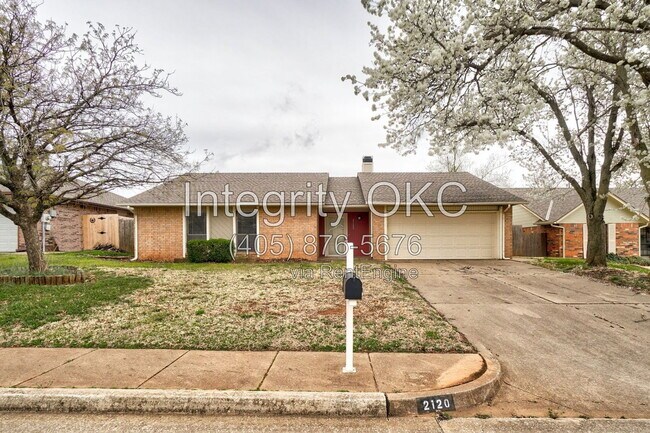 Building Photo - 2120 Shorewood Ln