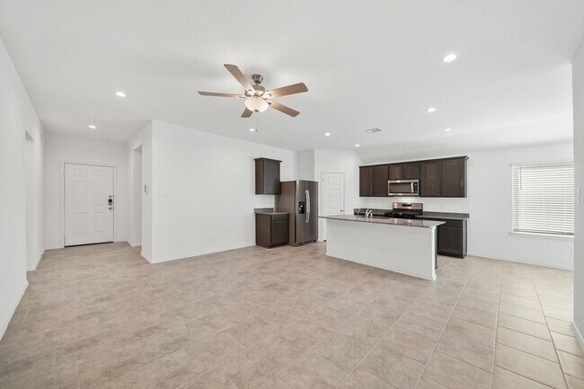 Foto del edificio - 7502 Fierce Friesian Ln
