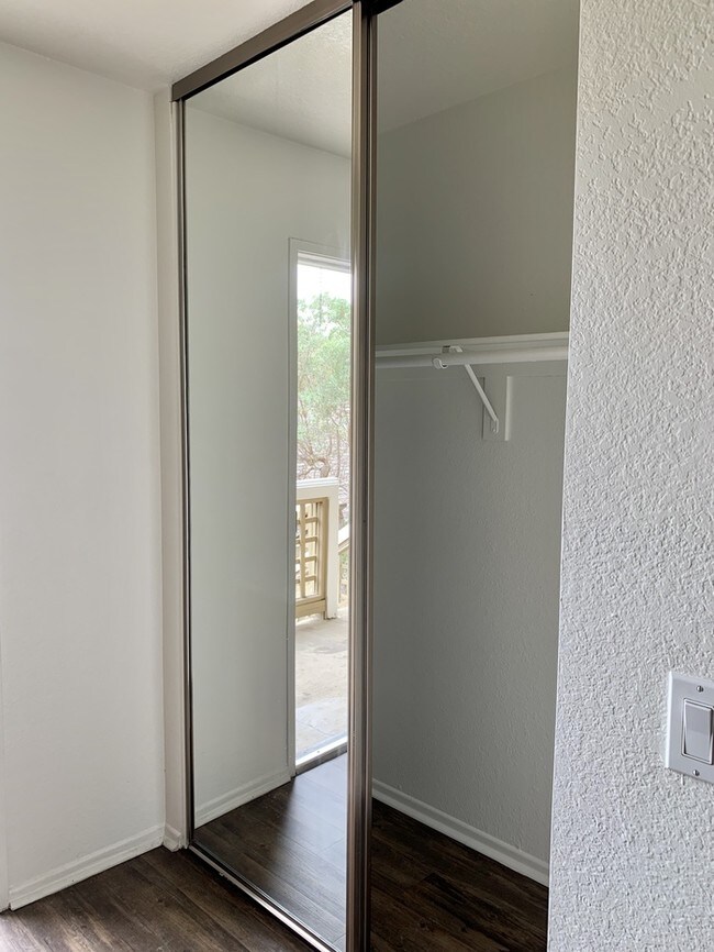 Building Photo - Spacious Condo with Panoramic Ocean View