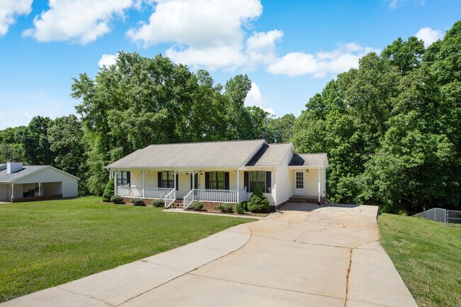 Building Photo - 148 Moss Ln