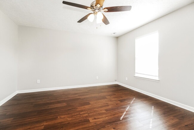 Foto del edificio - 1980 Old Castle Dr