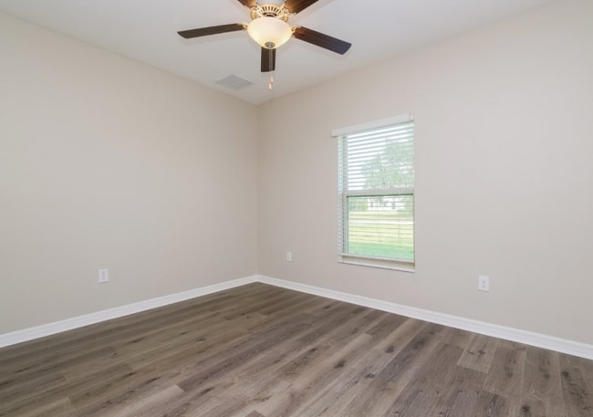 Foto del edificio - 107 Grinnell Pl