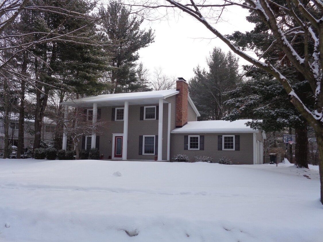 1501 Bayberry Ln, Midland, MI 48640 House Rental in Midland, MI