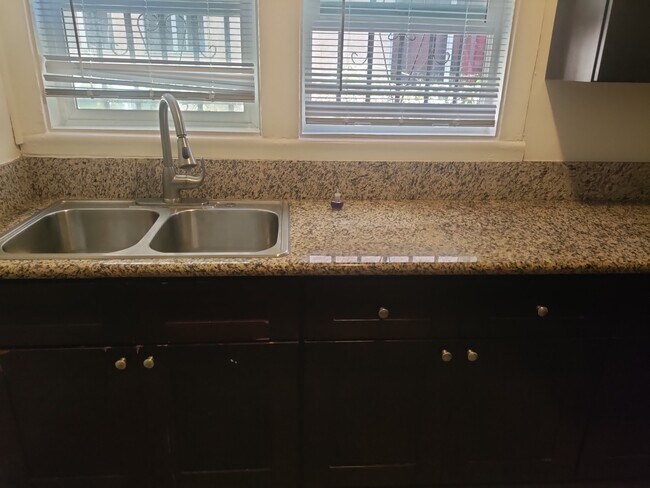 Building Photo - 3117 Van Buren Pl