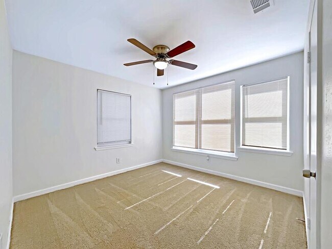 Foto del edificio - 854 Saddle Rd