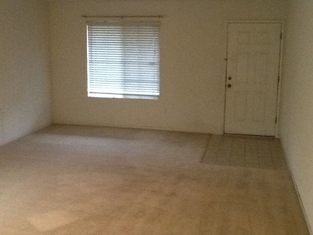 Building Photo - House For Rent in Stockton