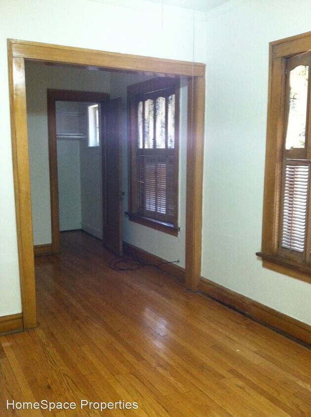 Building Photo - 328 S Ridgeland Ave