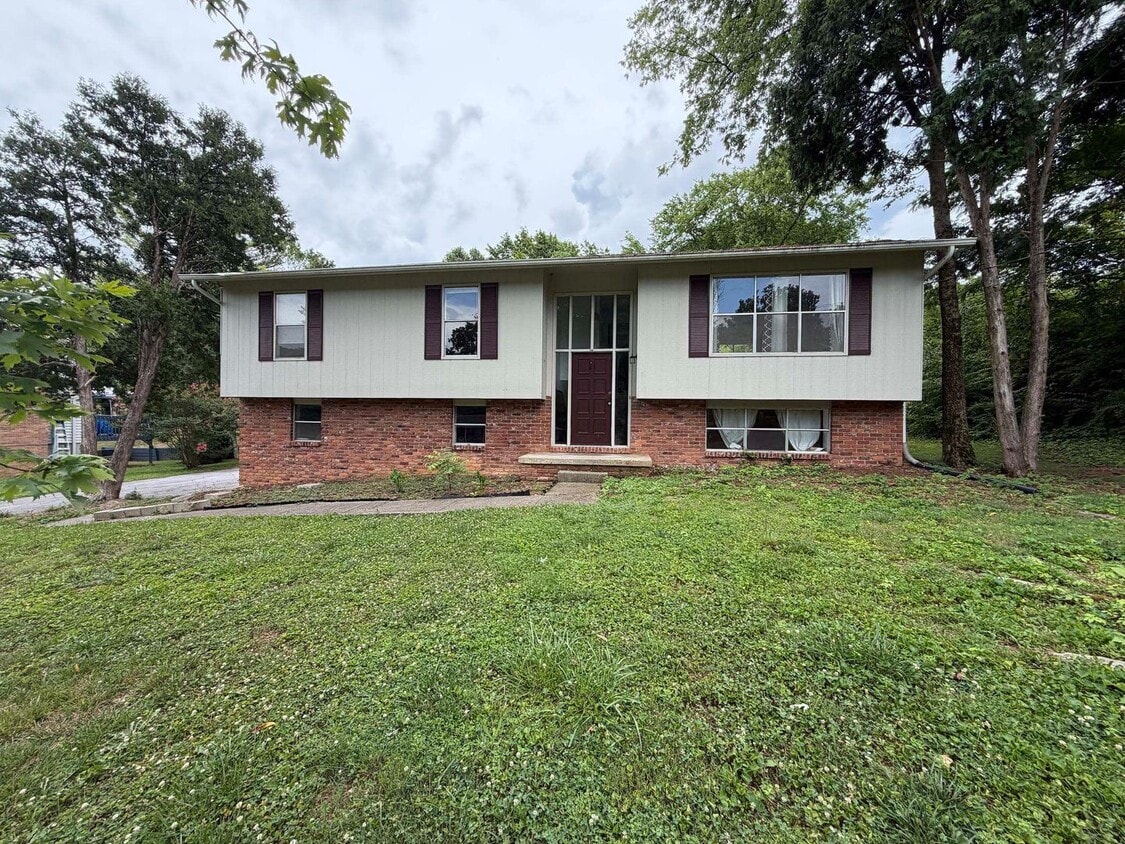 4 BEDROOM HOME IN FARRAGUT!!! - 4 BEDROOM HOME IN FARRAGUT!!!