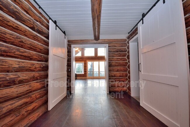 Foto del edificio - 480 Sunnyside Ridge Rd